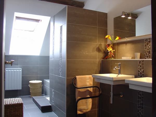 Salle de bain moderne avec 2 vasques